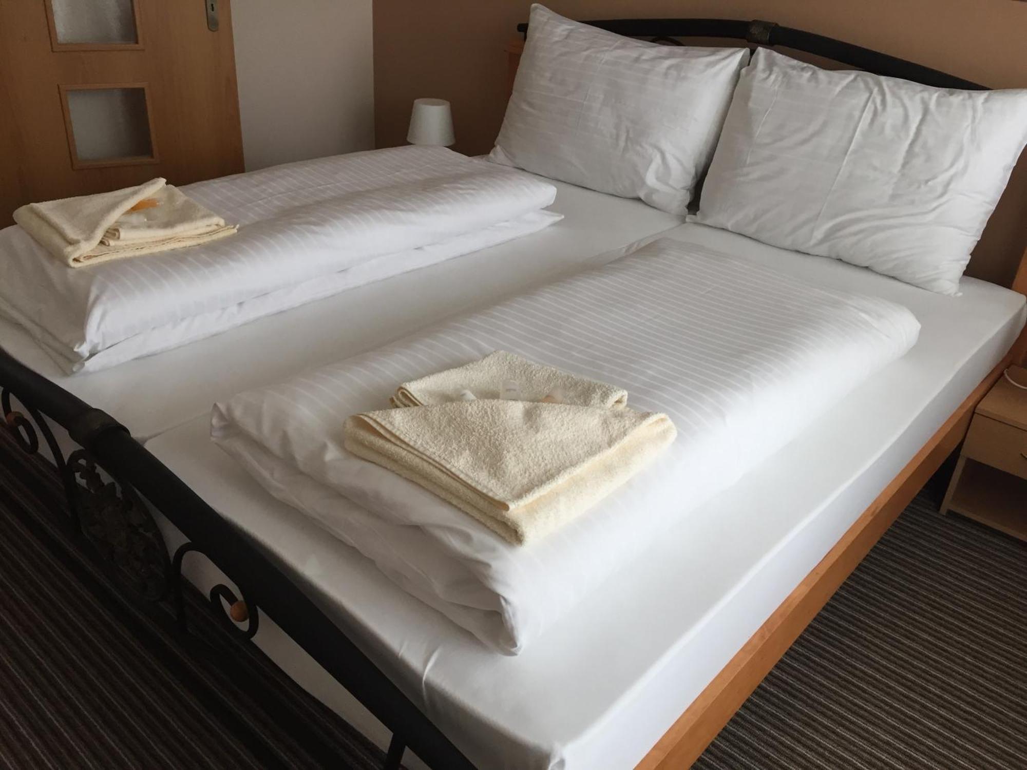 Bed & Breakfast Hotel Perla Nové Mesto nad Váhom Bagian luar foto